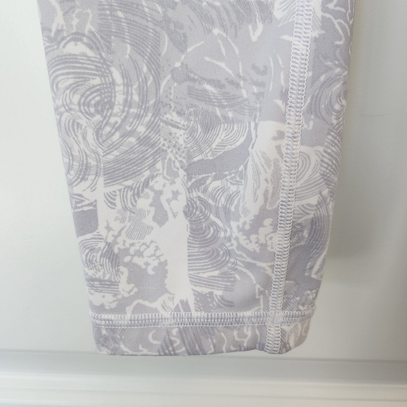 Lululemon Time To Sweat Crop 23" - Size 4 - Picture 6 of 11